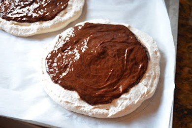 Торт-безе с клубникой - приготовление