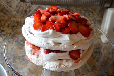 Торт-безе с клубникой - приготовление