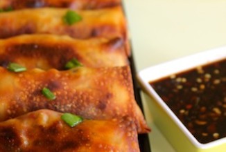 Рулетики с яйцом и цветной капустой под кисло-сладким соусом