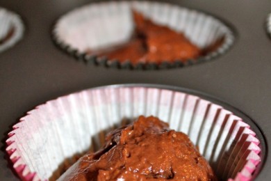 Шоколадные кексы с арахисовой глазурью - приготовление