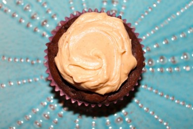 Шоколадные кексы с арахисовой глазурью - приготовление