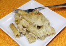 Макаронная запеканка с соусом песто и курицей