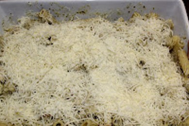 Макаронная запеканка с соусом песто и курицей - приготовление