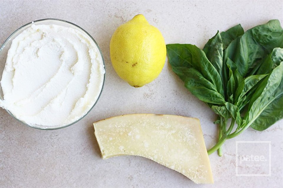 Цветки цуккини в кляре с сыром рикотта и лимонным соком - Шаг 1