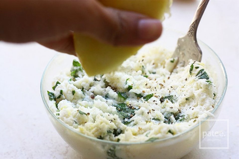 Цветки цуккини в кляре с сыром рикотта и лимонным соком - Шаг 2