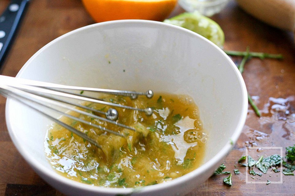 Салат с дыней и арбузом с имбирно-мятной заправкой - Шаг 5