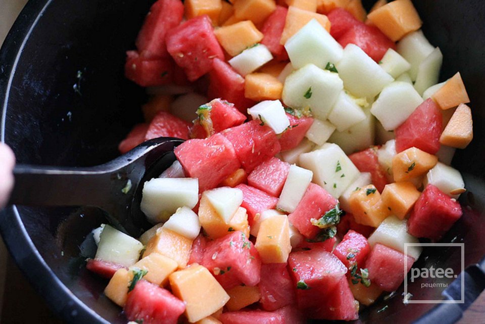 Салат с дыней и арбузом с имбирно-мятной заправкой - Шаг 11