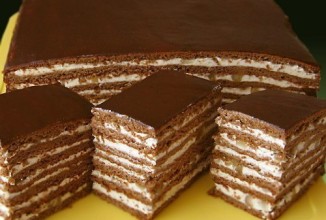 Торт медово-шоколадный с орехами