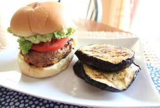 Острые бургеры с индейкой и соусом гуакамоле