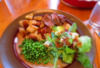 Свиная вырезка с чесноком и розмарином