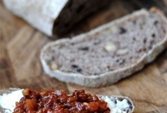 Оливковый хлеб с орехами