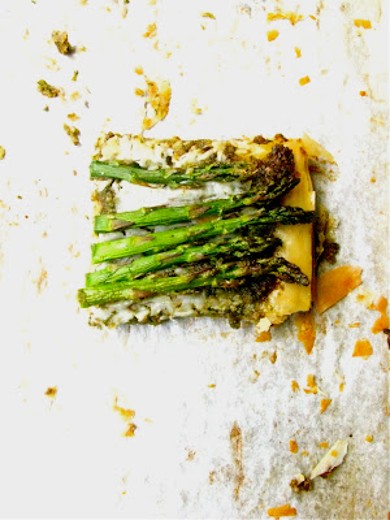 Слоеный пирог с соусом песто и зеленой спаржей - Шаг 14