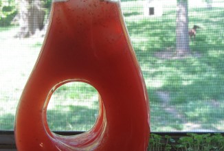 Свежий клубничный лимонад