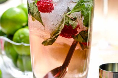 Малиново-базиликовый мохито - приготовление