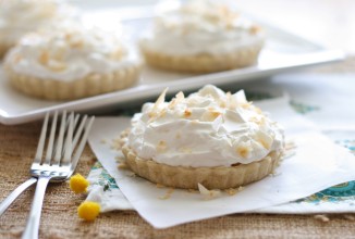 Пирожное с бананово-кокосовой кремовой начинкой