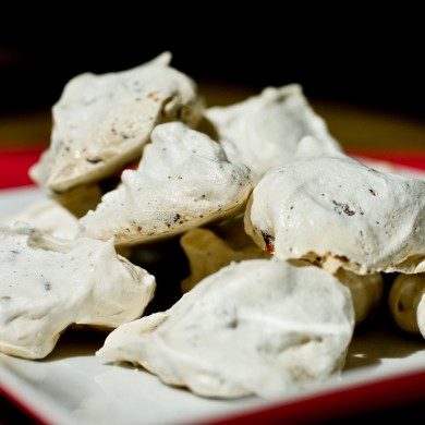 Безе с кусочками шоколада