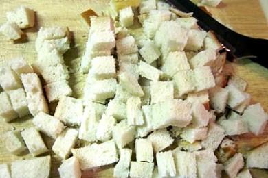 Гарнир из хлеба на закваске и грибов - приготовление