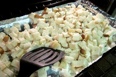 Гарнир из хлеба на закваске и грибов - приготовление