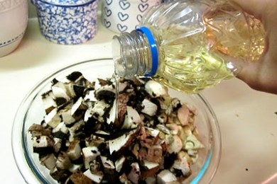 Гарнир из хлеба на закваске и грибов - приготовление