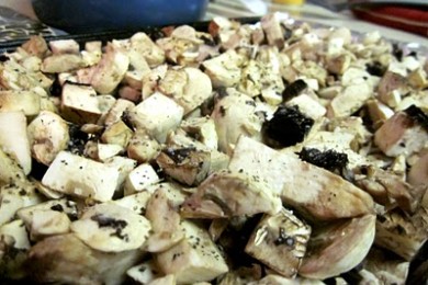 Гарнир из хлеба на закваске и грибов - приготовление