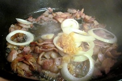 Гарнир из хлеба на закваске и грибов - приготовление