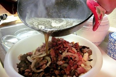 Гарнир из хлеба на закваске и грибов - приготовление