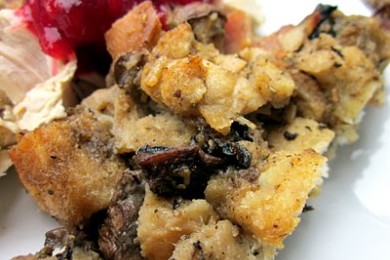 Гарнир из хлеба на закваске и грибов - приготовление