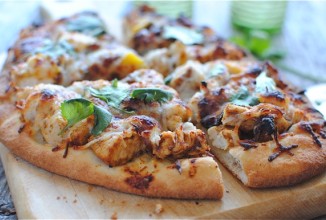 Простая острая пицца на лепешке