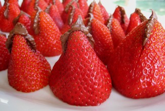 Клубника с шоколадной начинкой