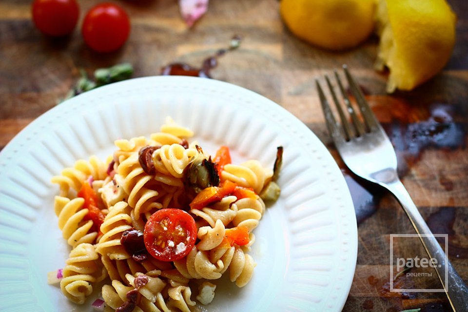 Весенний греческий салат с пастой - Шаг 8