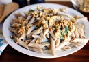 Макароны пенне с сырным соусом