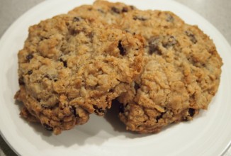 Овсяное печенье с изюмом и кокосовой стружкой