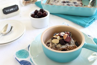 Вишня и миндаль, запеченные в овсяных хлопьях