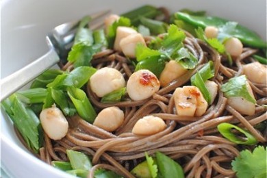 Лапша с овощами и морскими гребешками - приготовление