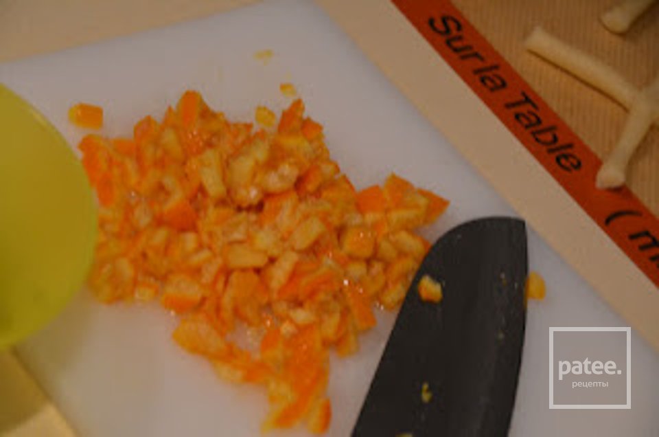 Горячие булочки с марципаном и апельсиновыми цукатами - Шаг 7