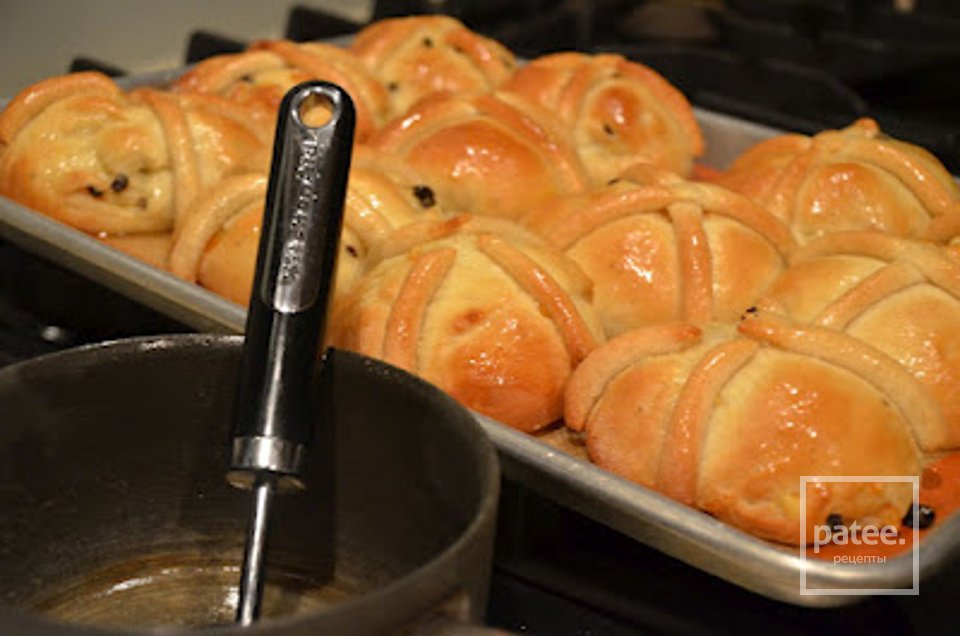 Горячие булочки с марципаном и апельсиновыми цукатами - Шаг 13