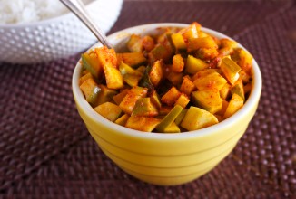 Соленые манго под соусом