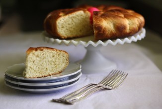 Греческий пасхальный хлеб