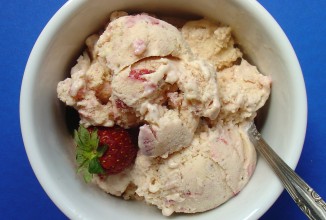 Клубничное мороженое