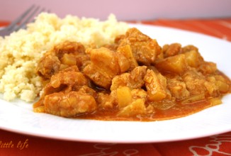 Карри из свинины с ананасом