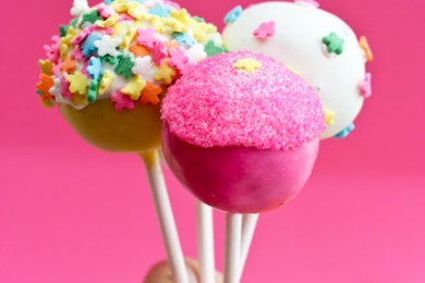 Пасхальные бисквитные чупа-чупсы - приготовление