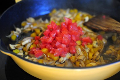 Паста с куриными грудками в каджунском соусе - приготовление