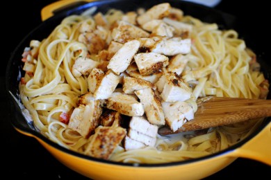 Паста с куриными грудками в каджунском соусе - приготовление