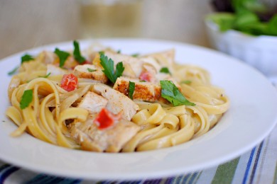 Паста с куриными грудками в каджунском соусе - приготовление