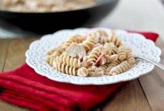 Паста с курицей под креольским соусом
