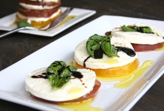 Капрезе с помидорами