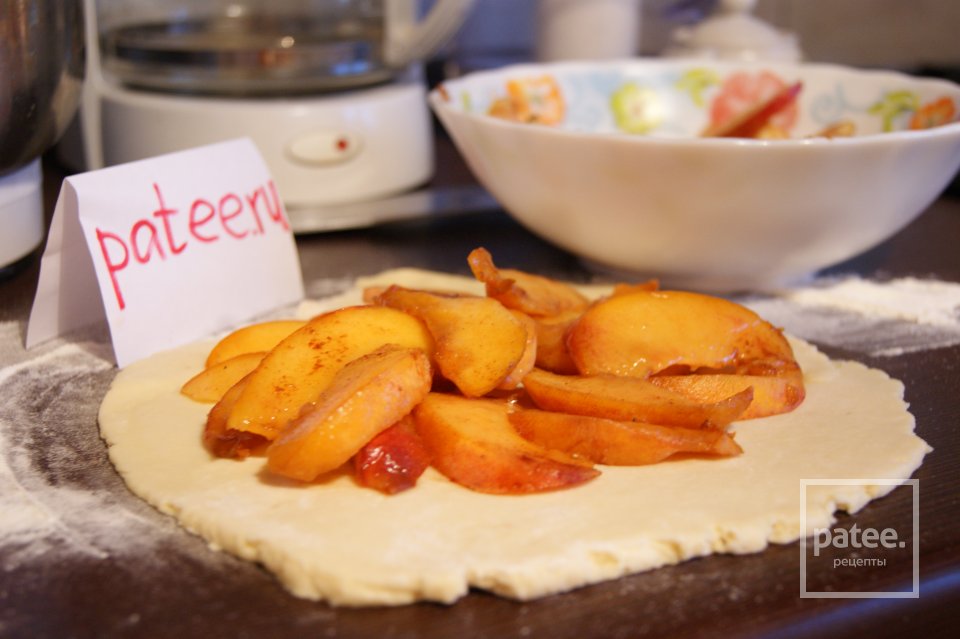 Галетты с персиками и яблоками - Шаг 7