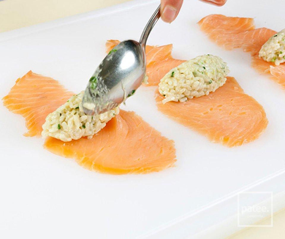 Роллы с копченым лососем и васаби - Шаг 3