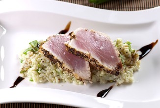 Тунец с рисом и горчицей васаби