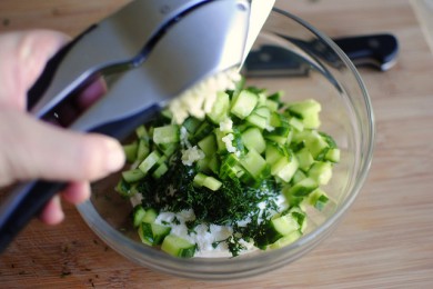 Греческий хлеб пита с курицей и приправами - приготовление